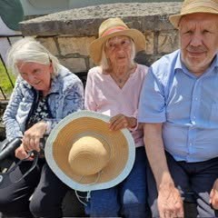 Besucher feiern gemeinsam 150. Jubiläum der Feuerwehr Besucher feiern gemeinsam 150. Jubiläum der Feuerwehr